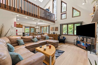 2174 Lakeview Dr E in Lake Ariel, PA - Foto de edificio - Building Photo