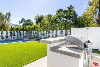 4923 Rhodes Ave in Los Angeles, CA - Building Photo - Building Photo