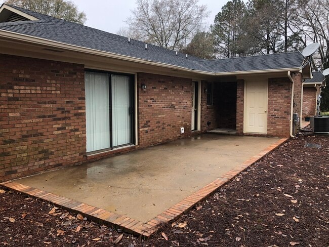 2040 Pineview Dr in Spartanburg, SC - Building Photo - Building Photo