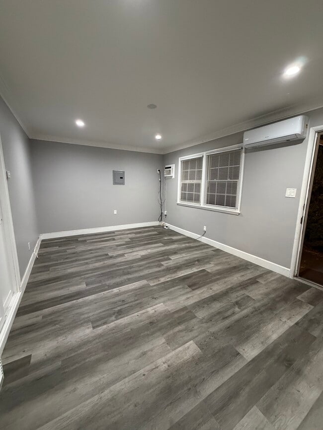 property at 1483 1/2 Allison Ave