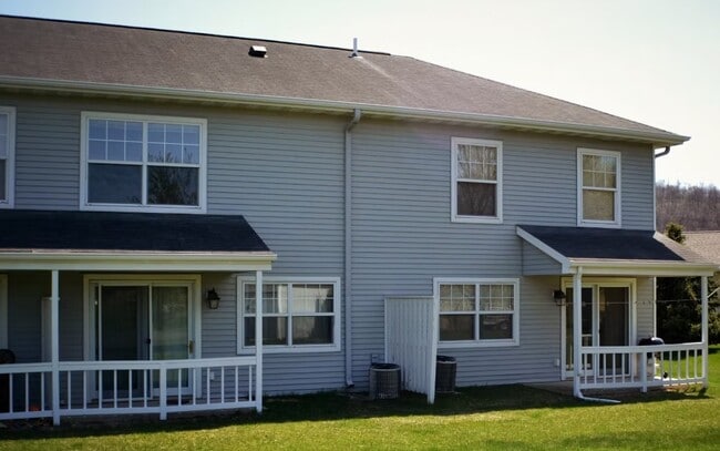 Scenic View Townhomes in Rushford, MN - Foto de edificio - Building Photo