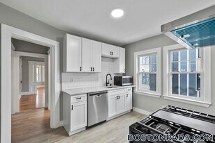 256 Main St, Unit 2 in Medford, MA - Building Photo