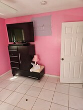 6541 SW 8th St in Pembroke Pines, FL - Building Photo - Building Photo