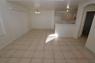550 Roxella Ln in Las Vegas, NV - Building Photo - Building Photo