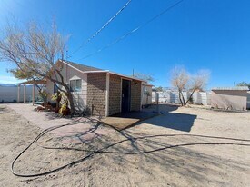 19 Agate Rd in Ocotillo, CA - Building Photo
