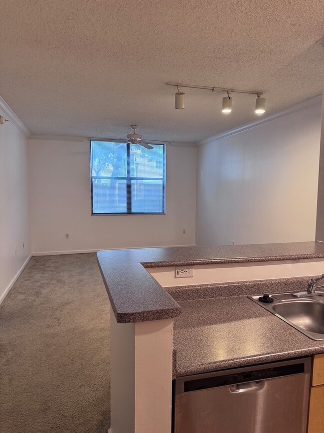1919 Van Buren St, Unit 115A in Hollywood, FL - Building Photo - Building Photo