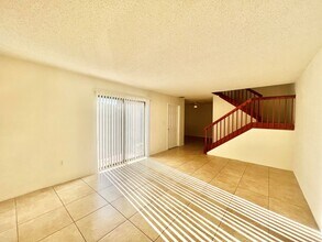 5202 Cedarbend Dr-Unit -5202 Cedarbend Drive, 2 in Ft. Myers, FL - Building Photo - Building Photo