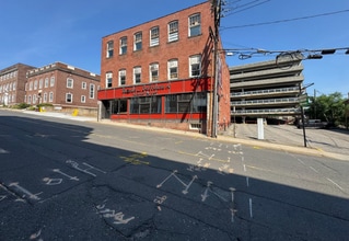 61 Field St in Waterbury, CT - Building Photo - Building Photo