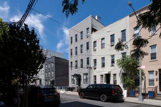 151 Dupont St in Brooklyn, NY - Foto de edificio - Building Photo