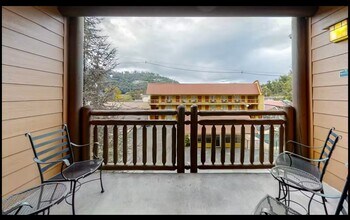 215 Woliss Ln, Unit 103 in Gatlinburg, TN - Building Photo - Building Photo