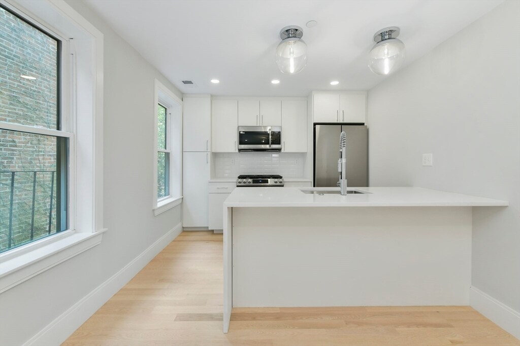 10 Lamson Ct in Boston, MA - Building Photo