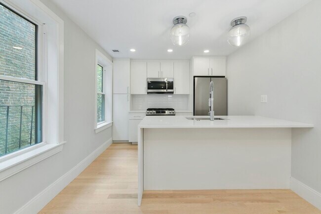 property at 10 Lamson Ct