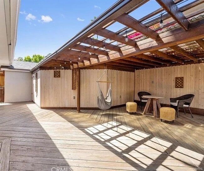 5123 Noble Ave in Los Angeles, CA - Building Photo - Building Photo
