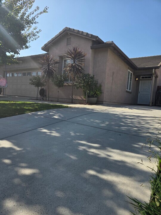 3929 Anastasia Ln in Stockton, CA - Building Photo
