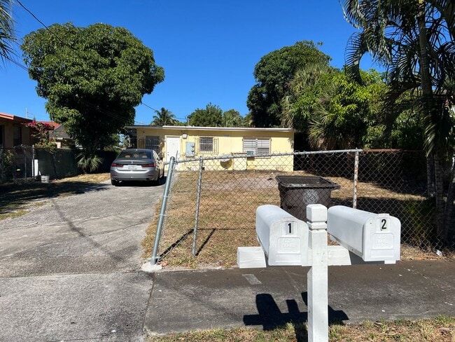 1115 US-1 in Riviera Beach, FL - Building Photo - Building Photo