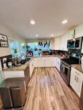 3823 Via Del Conquistador in San Diego, CA - Building Photo - Building Photo