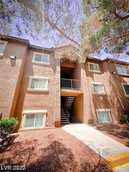 2750 S Durango Dr in Las Vegas, NV - Building Photo - Building Photo