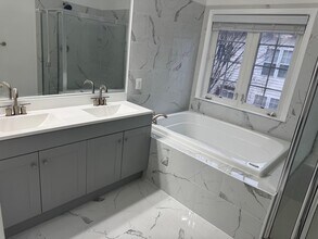 13205 Windy Oak Way in Herndon, VA - Building Photo - Building Photo