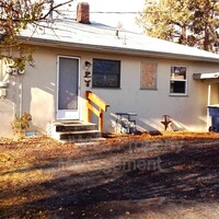 833 NW Fir Ave in Redmond, OR - Foto de edificio - Building Photo