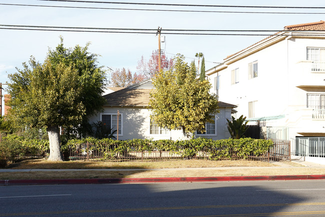 14757 Magnolia Blvd in Sherman Oaks, CA - Building Photo - Building Photo