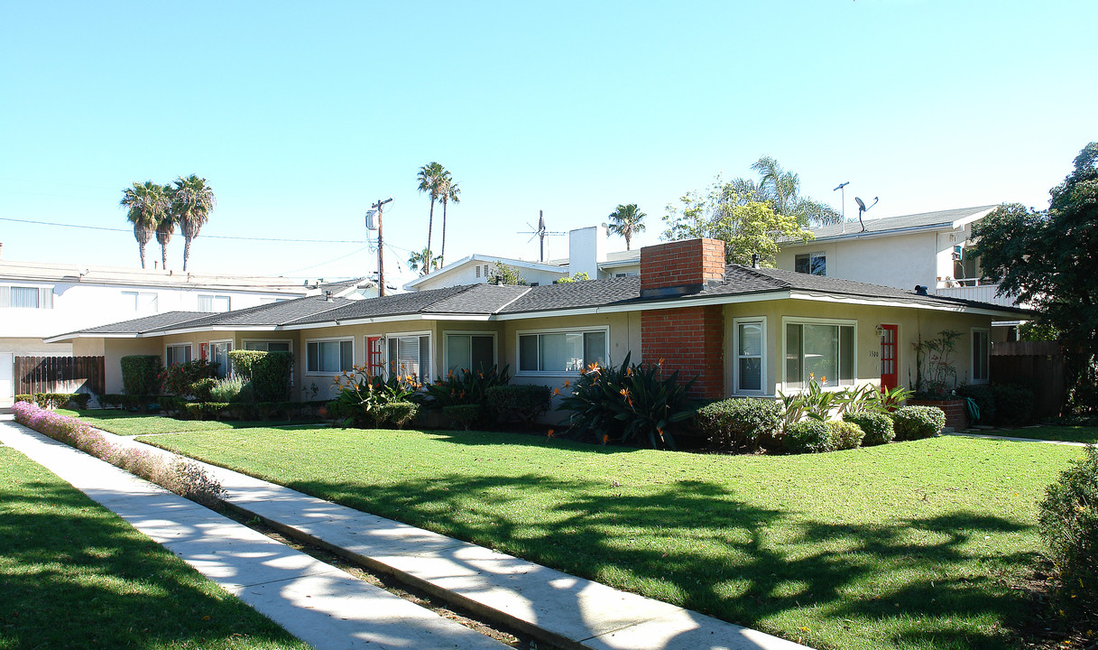 1500-1600 Clay St in Newport Beach, CA - Building Photo