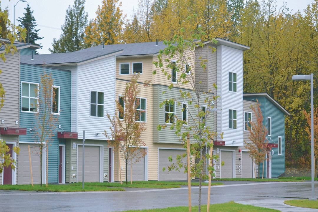 Loussac Place Apartments in Anchorage, AK - Foto de edificio