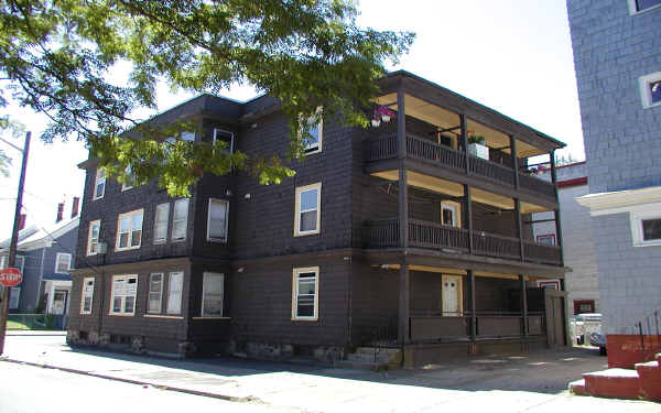 121 Johnson St in Lynn, MA - Foto de edificio - Building Photo