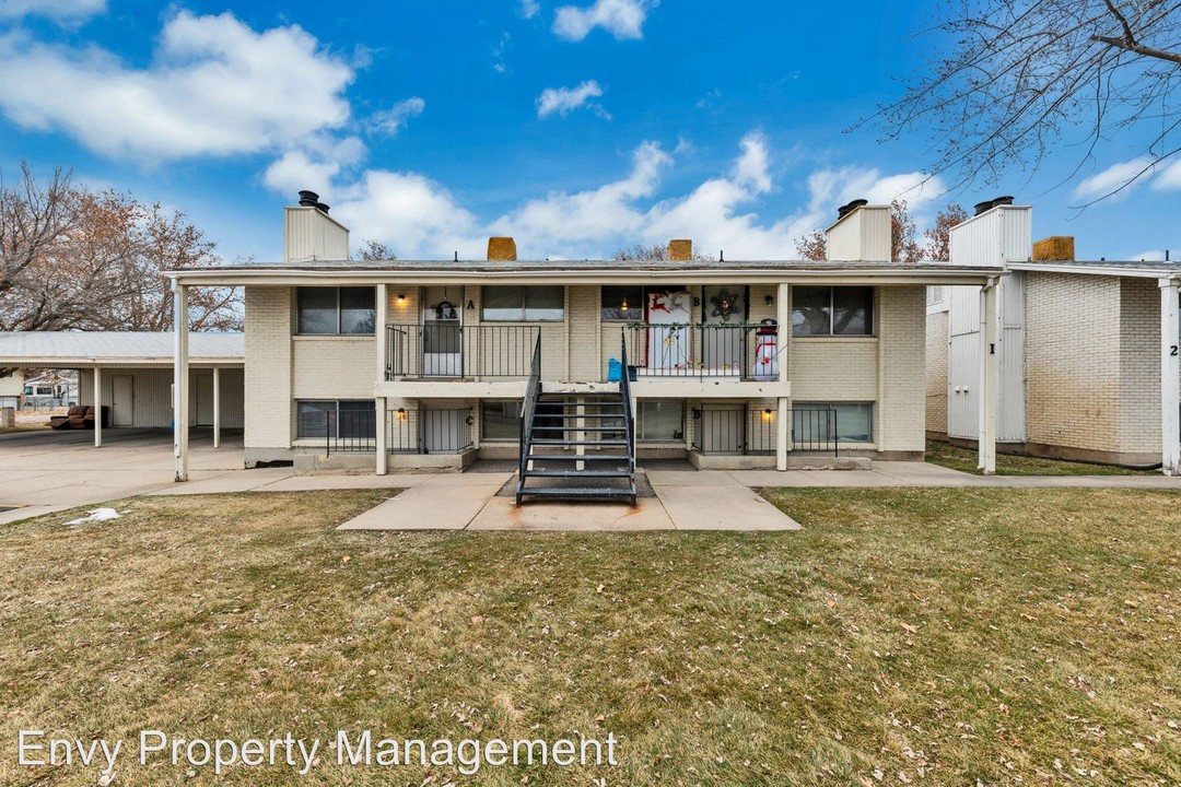 5194 1950 W St in Roy, UT - Building Photo