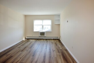 43 Crescent St in Stamford, CT - Building Photo - Building Photo