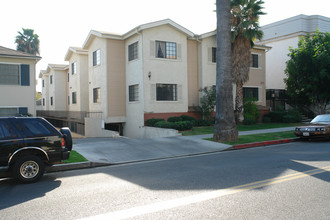 534 Glenwood Rd in Glendale, CA - Building Photo - Building Photo