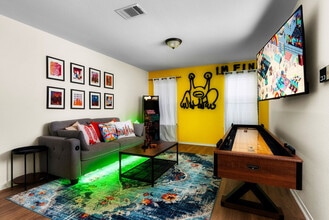 7408 Derby Downs Dr, Unit SI ID1314605P in Austin, TX - Foto de edificio - Building Photo