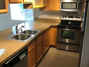 2200 Thorndyke Ave W, Unit 205 in Seattle, WA - Building Photo - Building Photo