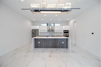 1054 N Victoria Park Rd in Fort Lauderdale, FL - Building Photo - Building Photo