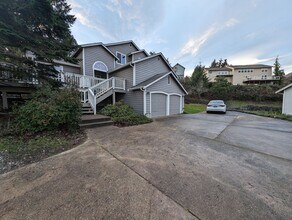 6157 Oceanside Pl NE in Bremerton, WA - Building Photo - Building Photo