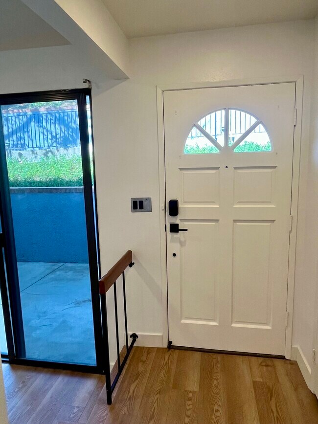 29105 Thousand Oaks Blvd in Agoura Hills, CA - Building Photo - Building Photo