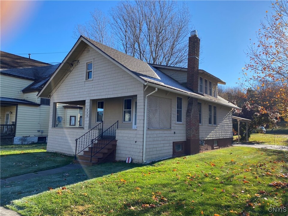 400 Pawling St in Watertown, NY - Foto de edificio