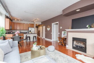 1001 W Madison St, Unit 214 in Chicago, IL - Foto de edificio - Building Photo