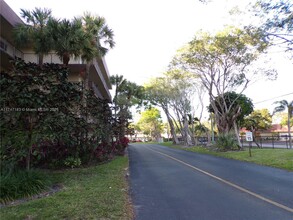 3301 NW 47th Terrace in Lauderdale Lakes, FL - Building Photo - Building Photo