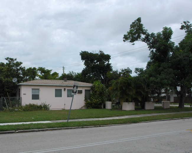 1901 Dewey St in Hollywood, FL - Building Photo - Building Photo