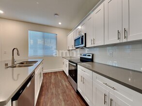 8842 Tiger Tooth Ave in Las Vegas, NV - Foto de edificio - Building Photo