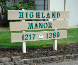 Highland Manor Annex in Salem, OR - Foto de edificio - Building Photo