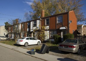 440-452 Cedar Dr in Coraopolis, PA - Building Photo