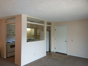 5981 Margie Cir SW in Navarre, OH - Foto de edificio - Building Photo