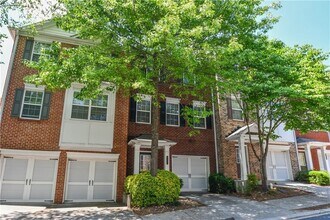 2201 Landing Walk Dr in Duluth, GA - Building Photo - Building Photo