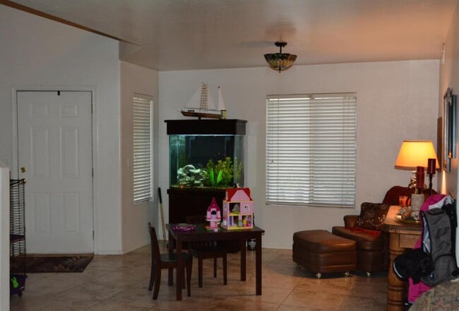 519 W Douglas Ave in Gilbert, AZ - Building Photo - Building Photo