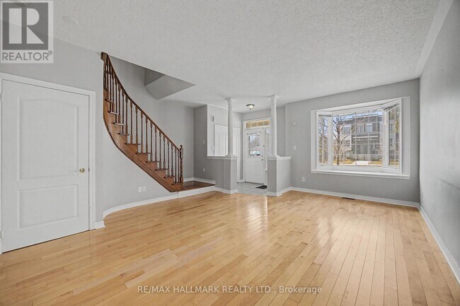 10561 Bayview Ave in Richmond Hill, ON - Building Photo - Building Photo