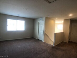 7045 Coventry Glenn Rd in Las Vegas, NV - Building Photo - Building Photo