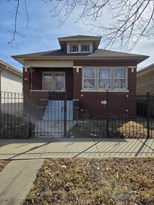 5445 W Crystal St in Chicago, IL - Building Photo