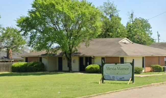 property at 920 E Sumpter St