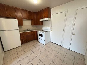 803 Sissom Rd, Unit Apt 4 in Killeen, TX - Foto de edificio - Building Photo